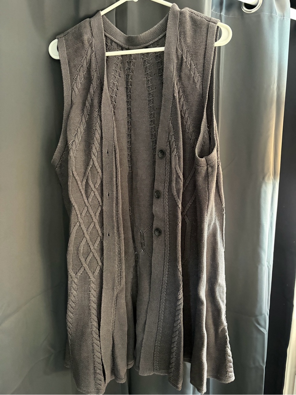 Sleeveless Cable-Knit Cardigan Vest in Gray -